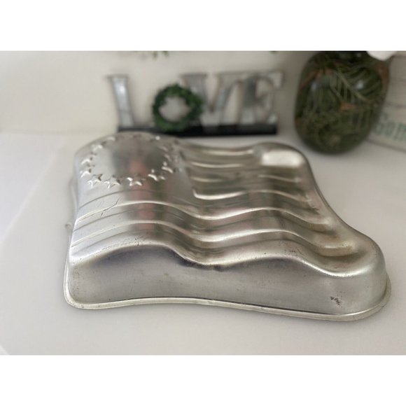 Wilton Cake Pan Mold 1974 American Flag Stars & Stripes 2105-183 11.5"X9"X2" Vtg - Picture 6 of 16